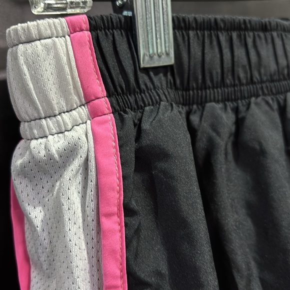 Nike Dri-Fit Running,panty lined,elastic drawstring waist,mesh side panel - Picture 3 of 9